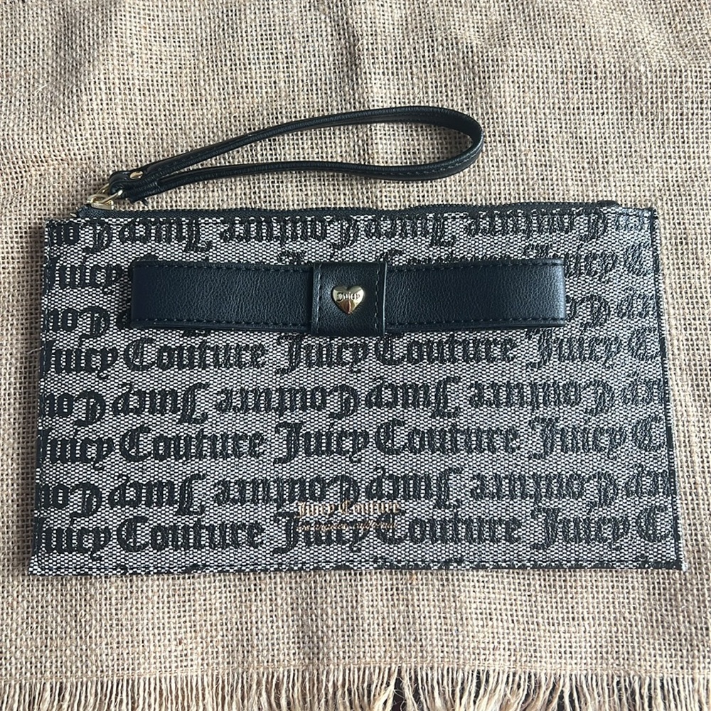 Juicy Couture Missy Wristlet 👑 💖